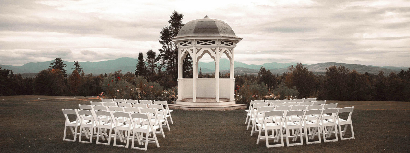 A photo of a beautiful outdoor wedding venue in White Mountains, NH. Photographer Ivan Djikaev/Mind On Photography.