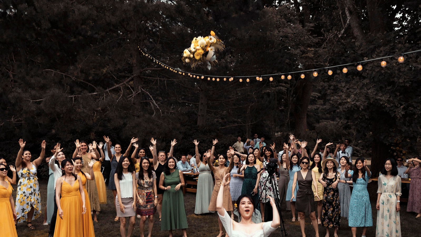Bouquet throwing, Cape Ann, Massachusetts. Wedding photographer Ivan Djikaev/Mind On Photography