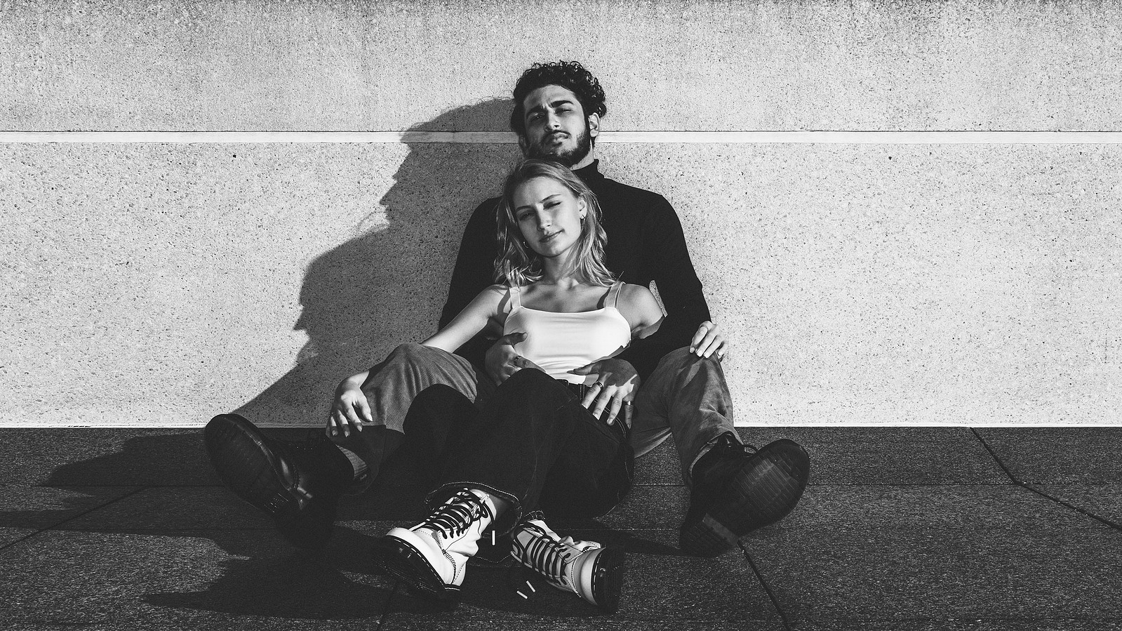 Stylish couple in South Boston. Engagement photographer Ivan Djikaev/Mind On Photography