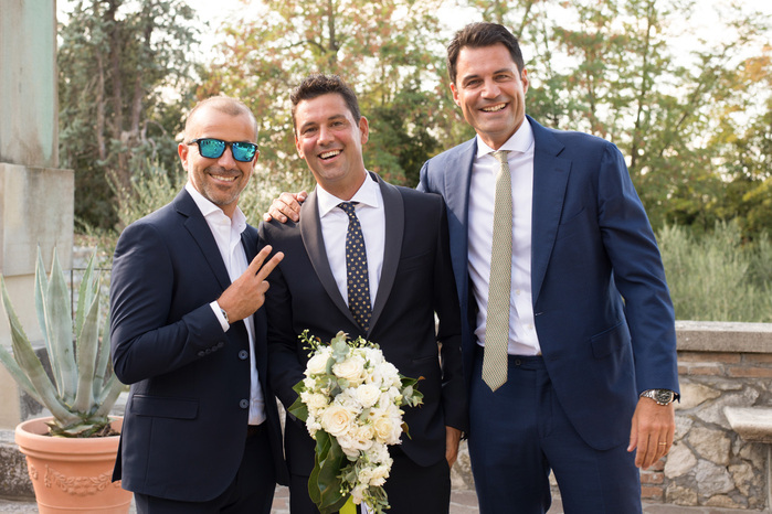fotogarafia di matrimonio
sposo con amici