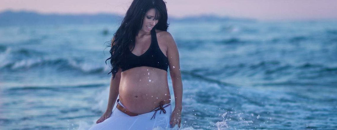 Fotos de premamá. Reportaje de embarazo. Valencia, Alicante, Castellón. Ibiza.