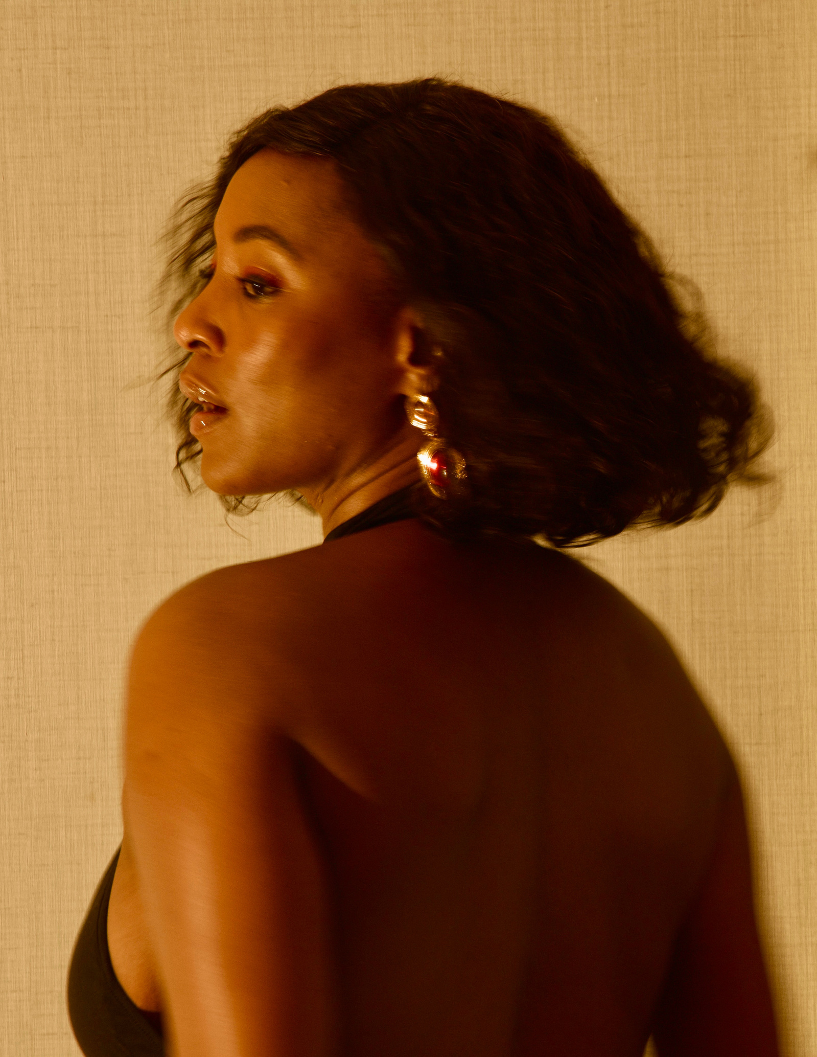 Nwando Ebeledike's side self portrait 