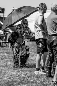 Janet Vermist Fotografie motorcross meisje kinderen sport grasbaan grasbaanrace 