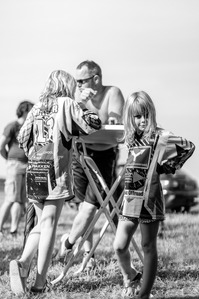 Janet Vermist Fotografie motorcross meisje kinderen sport grasbaan grasbaanrace 