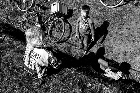 Janet Vermist Fotografie motorcross meisje kinderen sport grasbaan grasbaanrace 