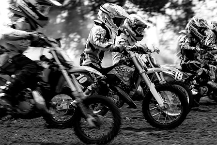 Janet Vermist Fotografie motorcross meisje kinderen sport grasbaan grasbaanrace 