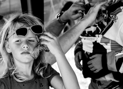 Janet Vermist Fotografie motorcross meisje kinderen sport grasbaan grasbaanrace 