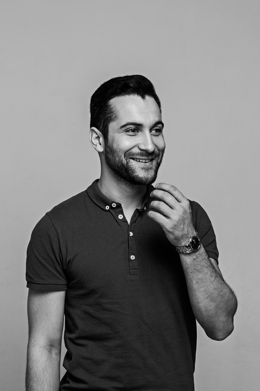Portrait du comique en stand up Seb Mellia