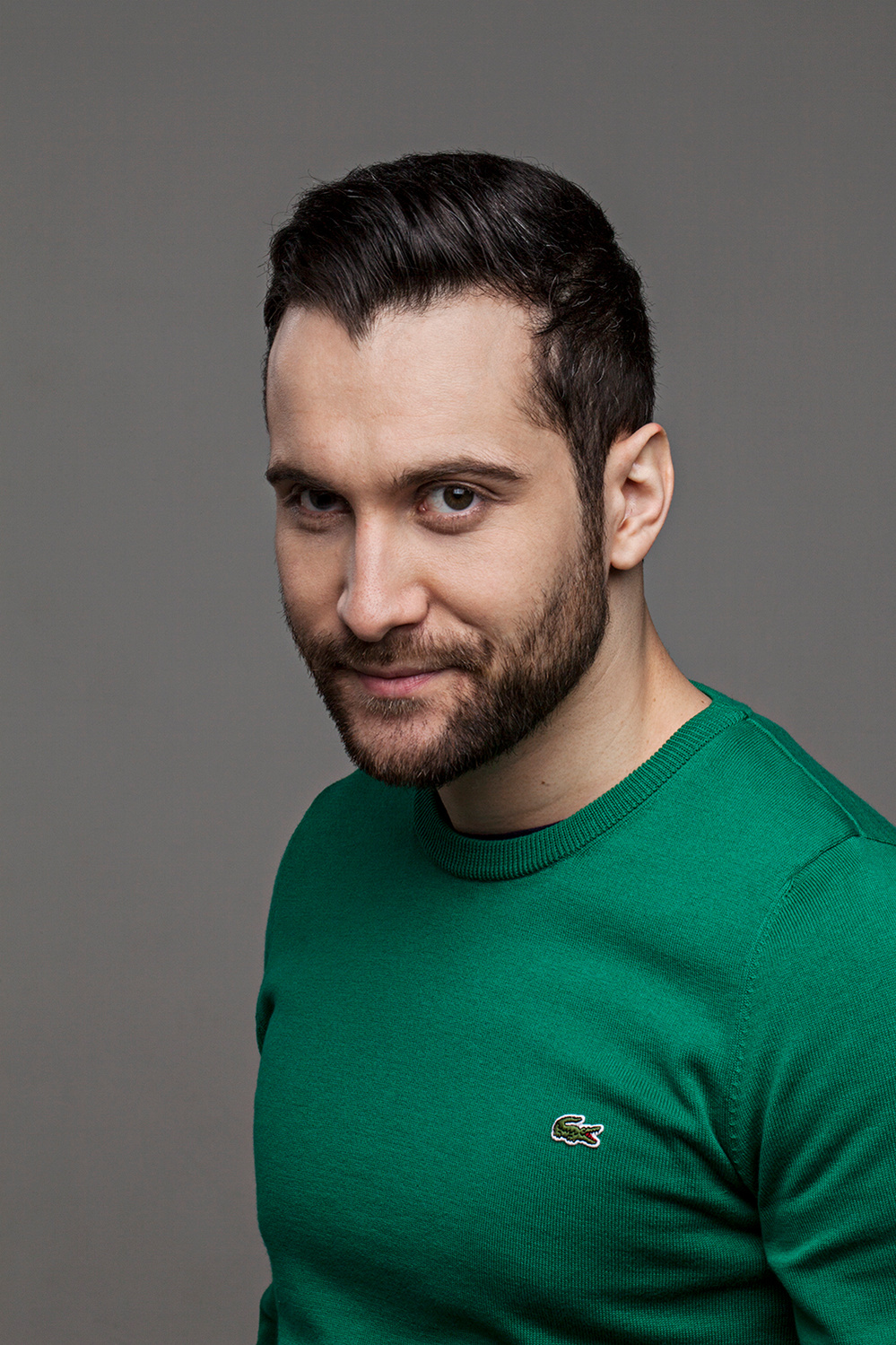 Portrait du comique en stand up Seb Mellia