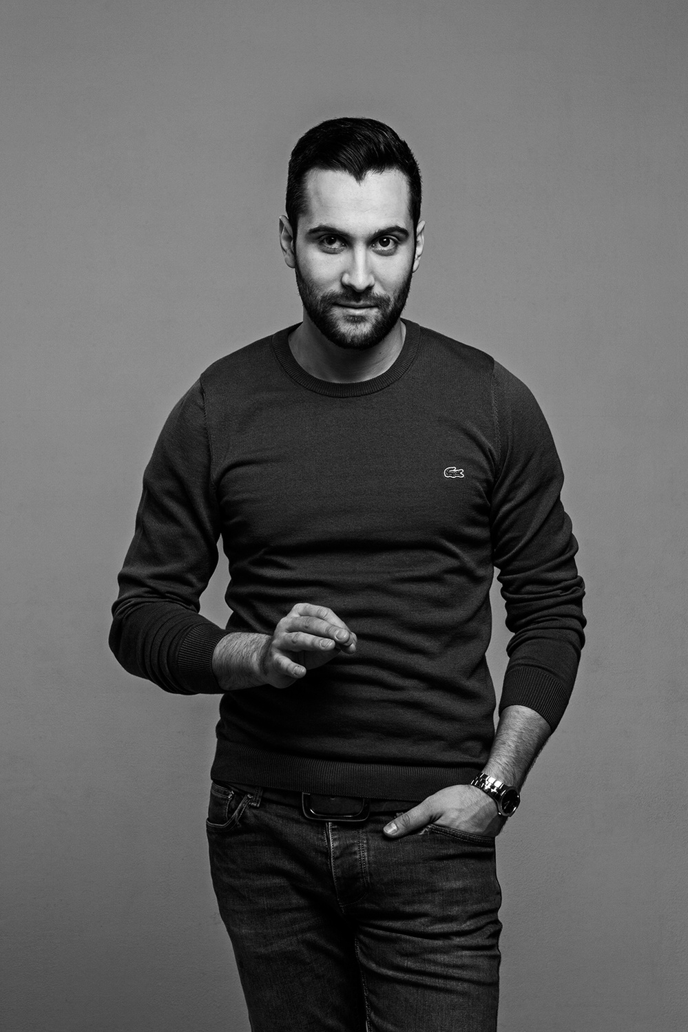 Portrait du comique en stand up Seb Mellia