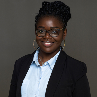 Portrait pour CV et LinkedIn d'une étudiante à l'université de la Sorbonne Paris Nord