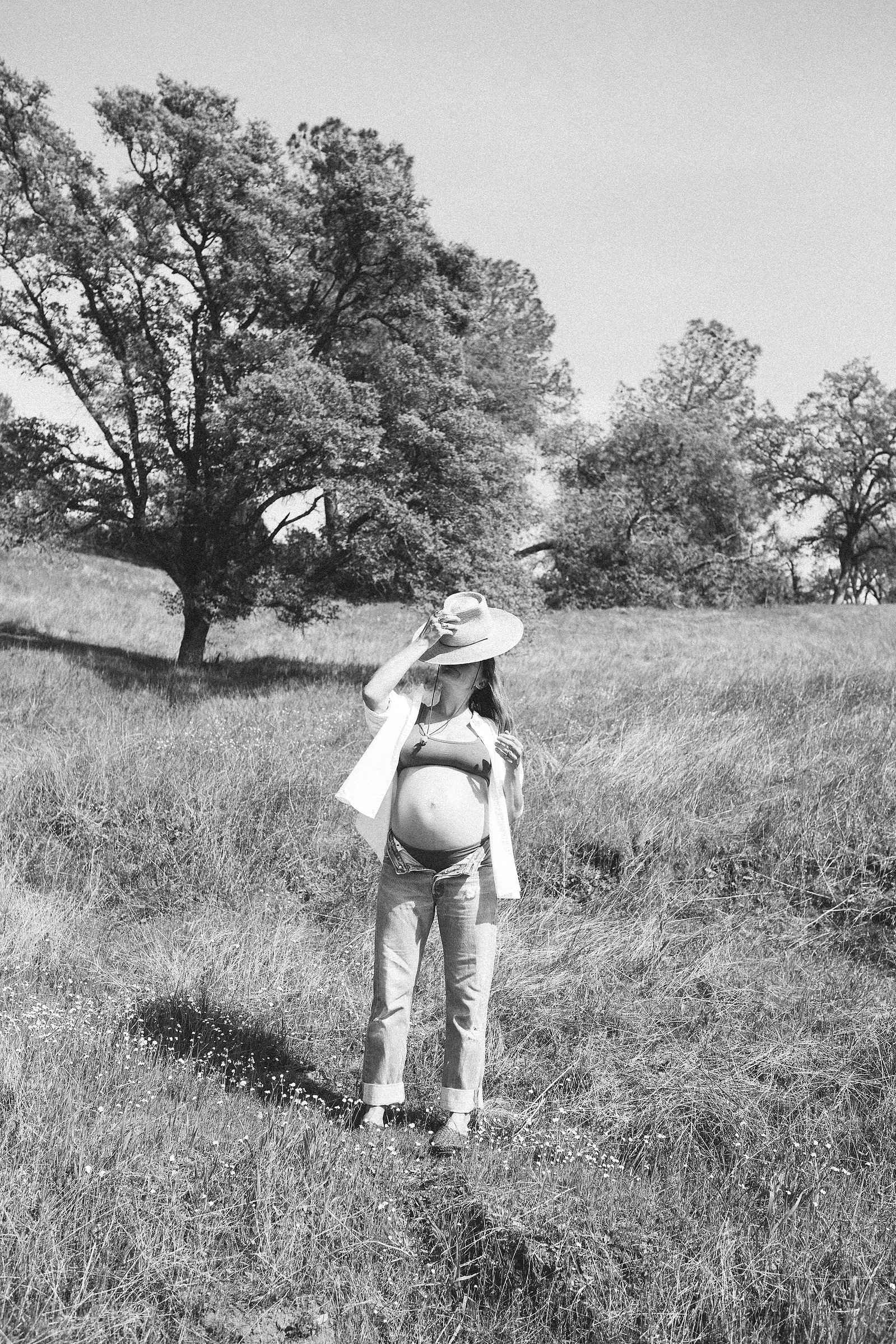 black and white maternity shoot