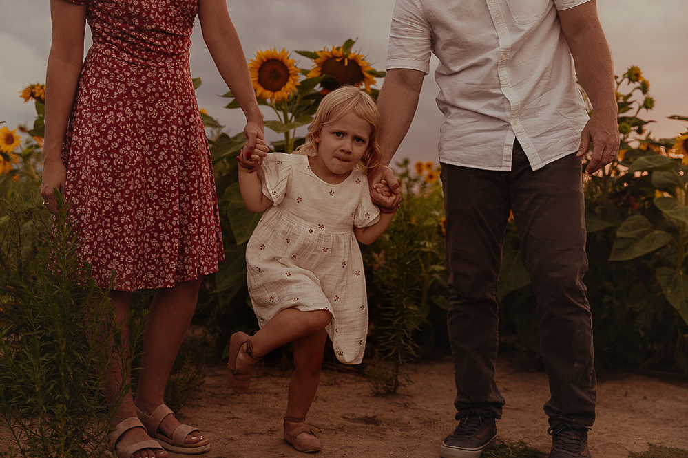 family portraits Casper Wyoming, Cari Faye Photography, photography Casper Wyoming, portrait photography Casper Wyoming, family photos Casper Wyoming, family portraits Denver Colorado, sunflower photos 