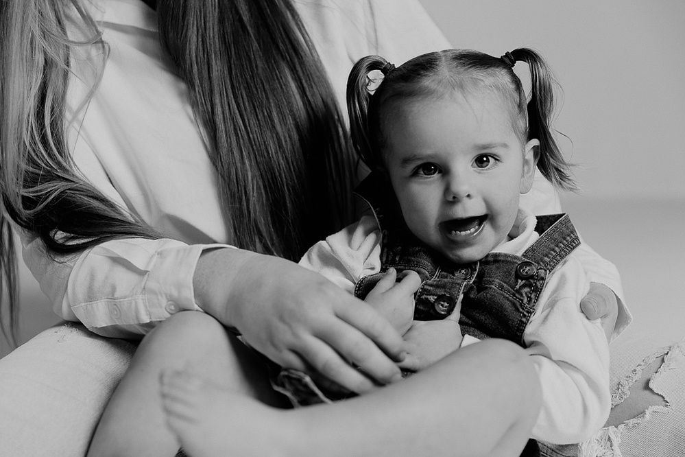 family photos Casper Wyoming, Casper Wyoming portrait photography, portrait studio Casper Wyoming, Douglas wyoming portraits, Glenrock wyoming family portraits, Dubois wyoming family portraits, Jackson wyoming family portraits, Cari Faye Antonovich,