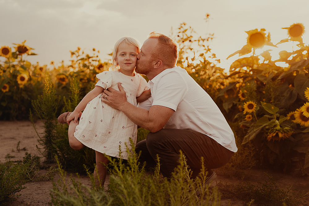 family portraits Casper Wyoming, Cari Faye Photography, photography Casper Wyoming, portrait photography Casper Wyoming, family photos Casper Wyoming, family portraits Denver Colorado, sunflower photos 