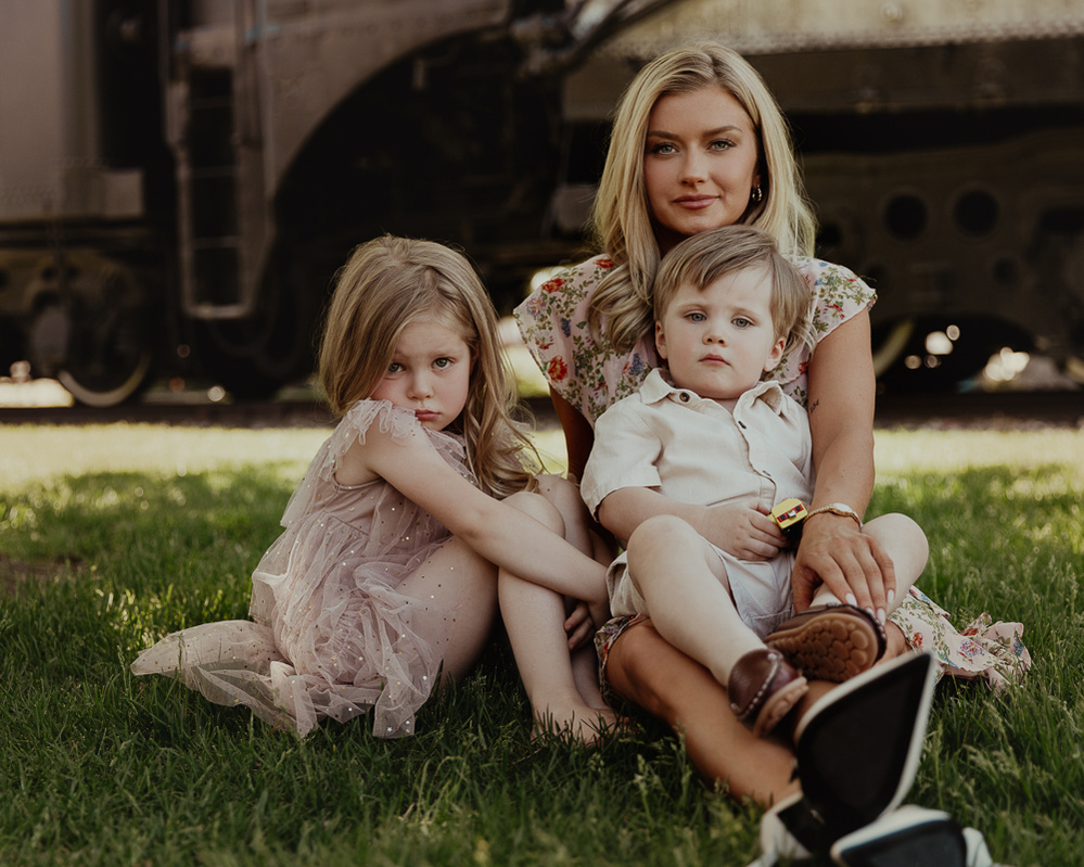 family photos Douglas wyoming, Douglas wyoming portrait photographer, family portraits Douglas wyoming, family portraits casper wyoming, mommy and me photos Douglas wyoming, Douglas train car museum, portrait photography Douglas wyoming