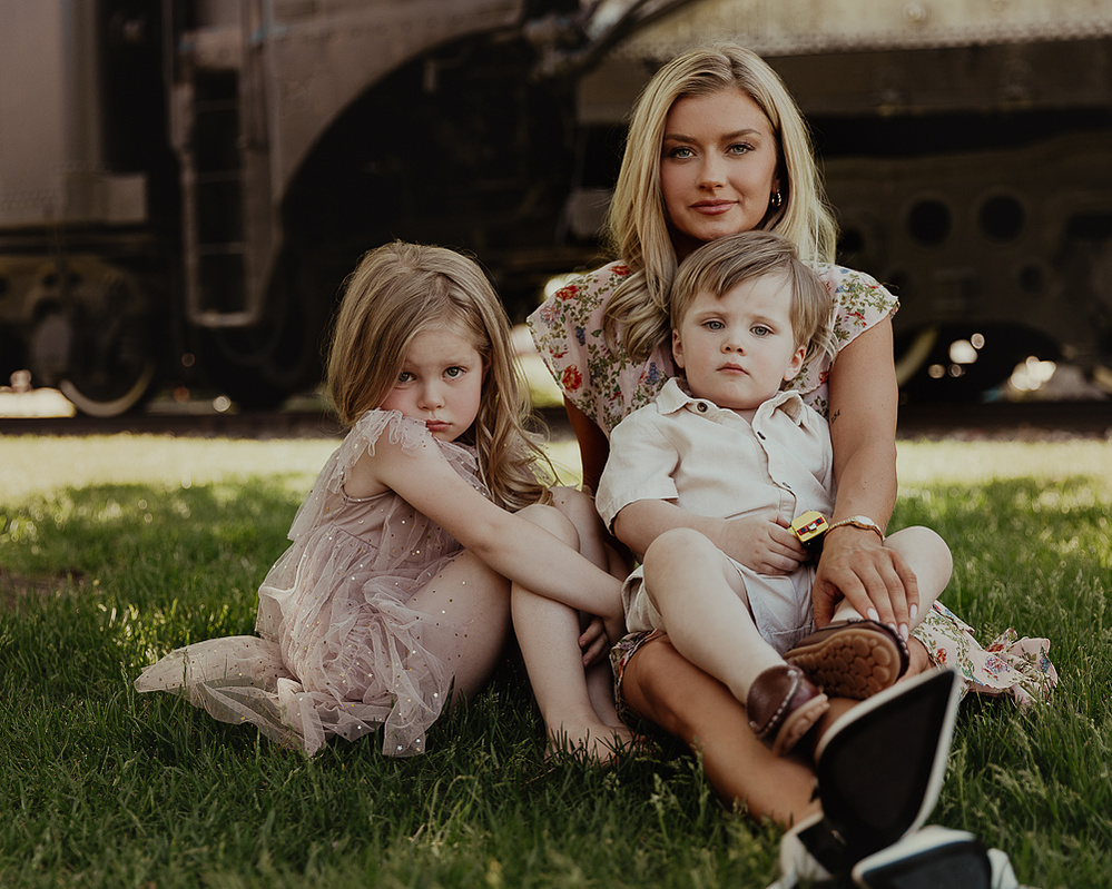 family photos Douglas wyoming, Douglas wyoming portrait photographer, family portraits Douglas wyoming, family portraits casper wyoming, mommy and me photos Douglas wyoming, Douglas train car museum, portrait photography Douglas wyoming