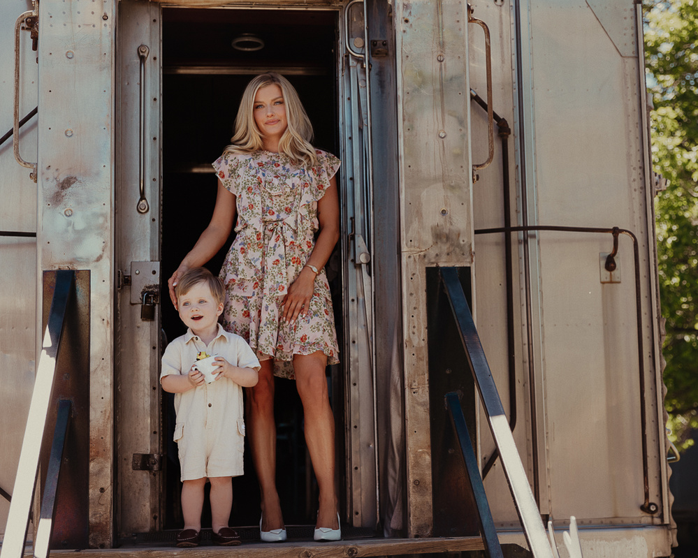 family photos Douglas wyoming, Douglas wyoming portrait photographer, family portraits Douglas wyoming, family portraits casper wyoming, mommy and me photos Douglas wyoming, Douglas train car museum, portrait photography Douglas wyoming