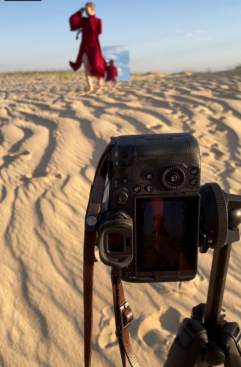 behind the scenes photo of a portrait session with Cari Faye photography at the Seminole sand dunes in Wyoming where she photographed a buddhist monk. This is a photograph of the back of Cari Faye Antonovich's camera