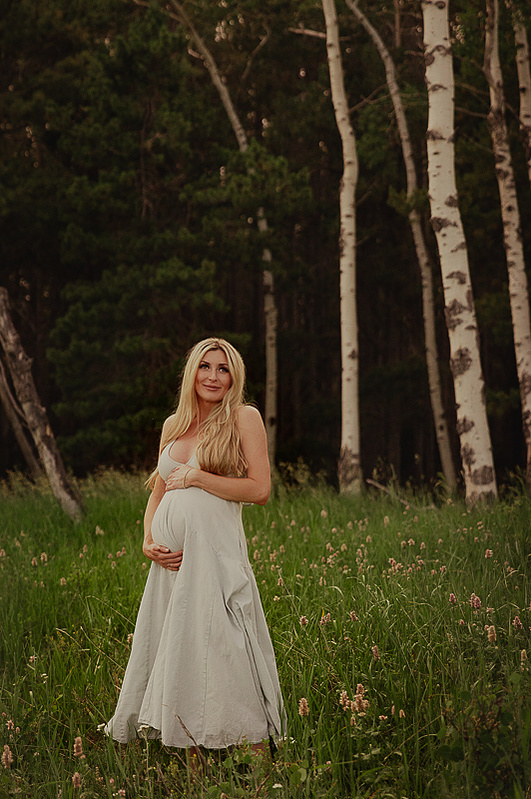 photograph of emmy Voigt of Casper Wyoming maternity portrait photographed by Cari Faye Antonovich of Cari Faye photography and the white room casper mountain photoshoot 