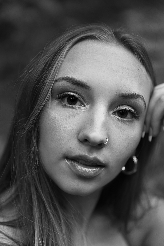 Karli woodruff Natrona County high school senior portrait photography session photographed by Cari Faye photography of Casper Wyoming natural bridge photography