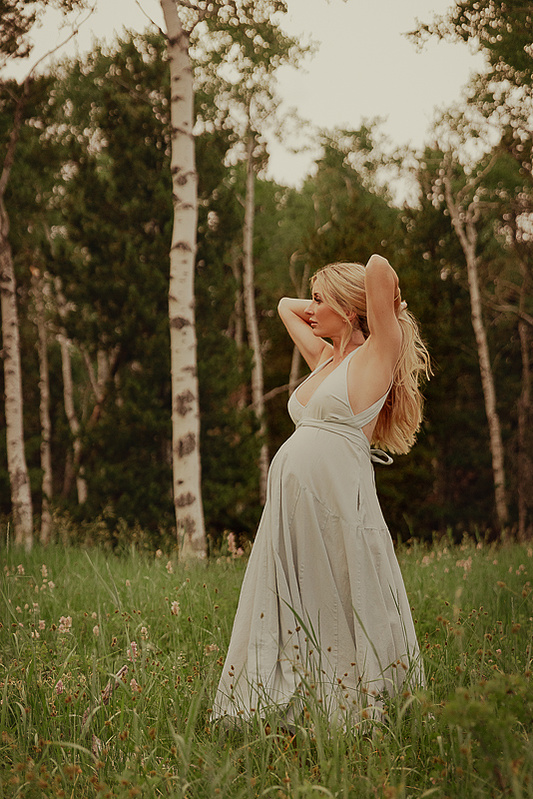 photograph of emmy Voigt of Casper Wyoming maternity portrait photographed by Cari Faye Antonovich of Cari Faye photography and the white room casper mountain photoshoot 