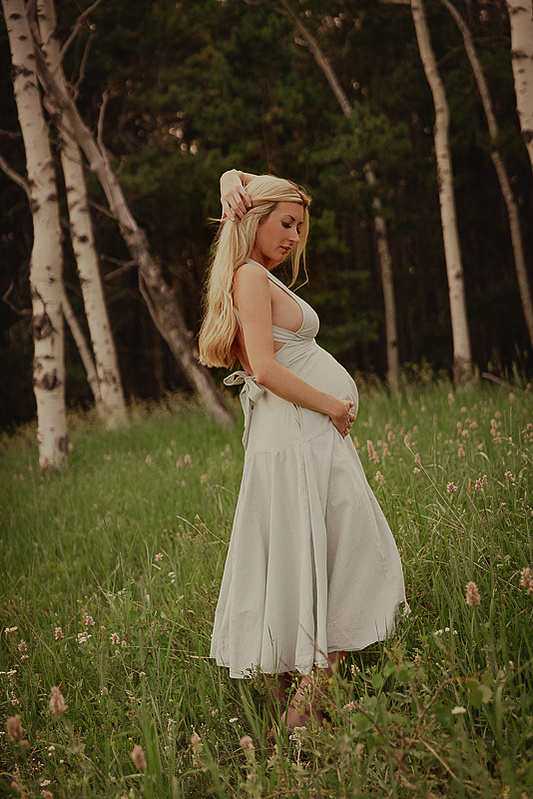 photograph of emmy Voigt of Casper Wyoming maternity portrait photographed by Cari Faye Antonovich of Cari Faye photography and the white room casper mountain photoshoot 