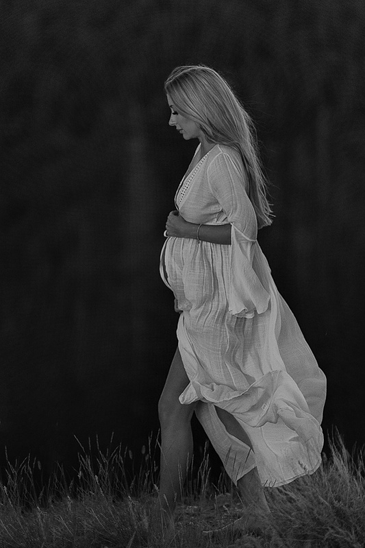 photograph of emmy Voigt of Casper Wyoming maternity portrait photographed by Cari Faye Antonovich of Cari Faye photography and the white room muddy mountain photoshoot sunset