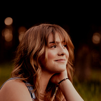 high school senior portraits casper, Wyoming. Cari Faye Photography. the white room studios. portrait photography Casper Wyoming. Casper mountain photography