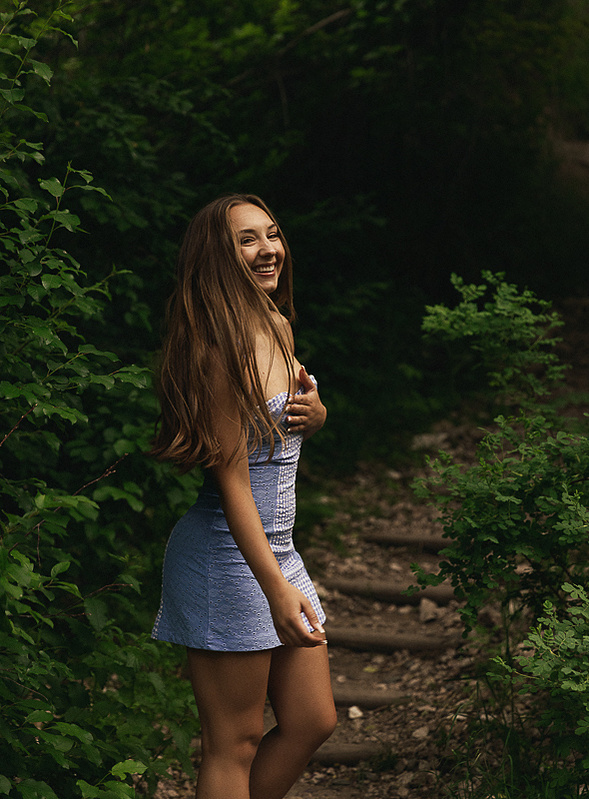 Karli woodruff Natrona County high school senior portrait photography session photographed by Cari Faye photography of Casper Wyoming natural bridge photography