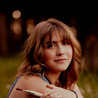 high school senior portraits casper, Wyoming. Cari Faye Photography. the white room studios. portrait photography Casper Wyoming. Casper mountain photography