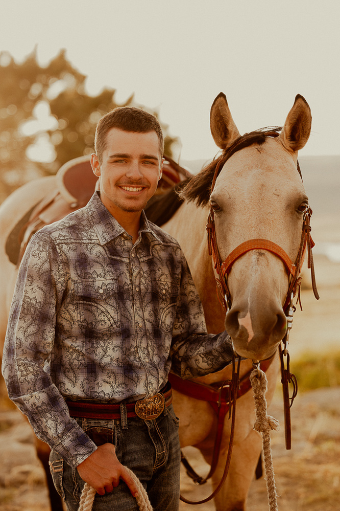 senior portraits Casper Wyoming, portraits Casper Wyoming, photography Casper Wyoming, portrait photography Casper Wyoming, Cari Faye Photography, Cari Faye Antonovich, the white room studios, best senior portraits, edgy senior portraits,