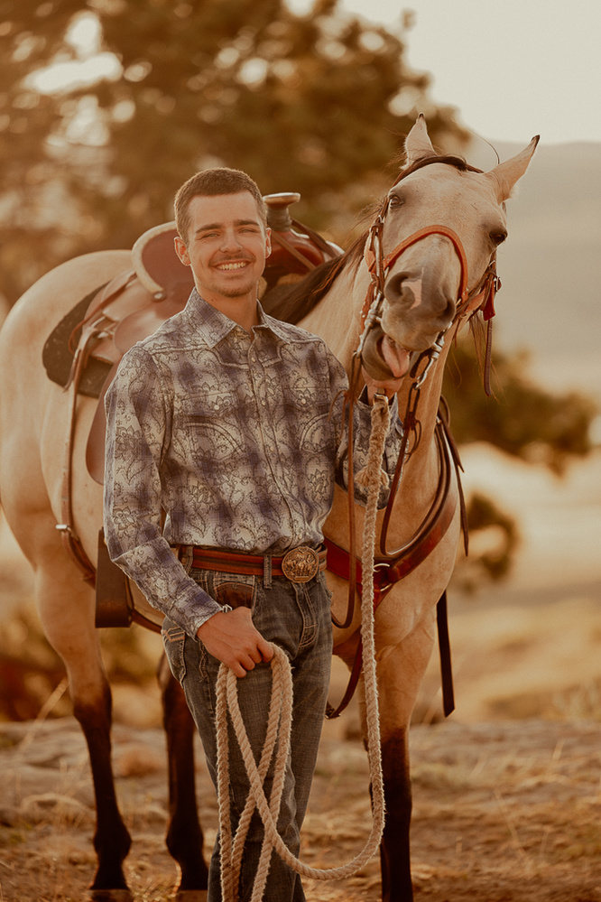 senior portraits Casper Wyoming, portraits Casper Wyoming, photography Casper Wyoming, portrait photography Casper Wyoming, Cari Faye Photography, Cari Faye Antonovich, the white room studios, best senior portraits, edgy senior portraits,