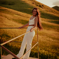 portrait photography Casper Wyoming, senior portraits Casper Wyoming, unique portraits Casper Wyoming, Cari Faye Photography, Cari Faye Antonovich, the white room studios, the best senior portraits Casper Wyoming, portrait studio Casper Wyoming 