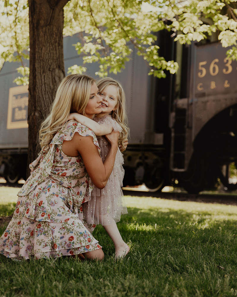 family photos Douglas wyoming, Douglas wyoming portrait photographer, family portraits Douglas wyoming, family portraits casper wyoming, mommy and me photos Douglas wyoming, Douglas train car museum, portrait photography Douglas wyoming