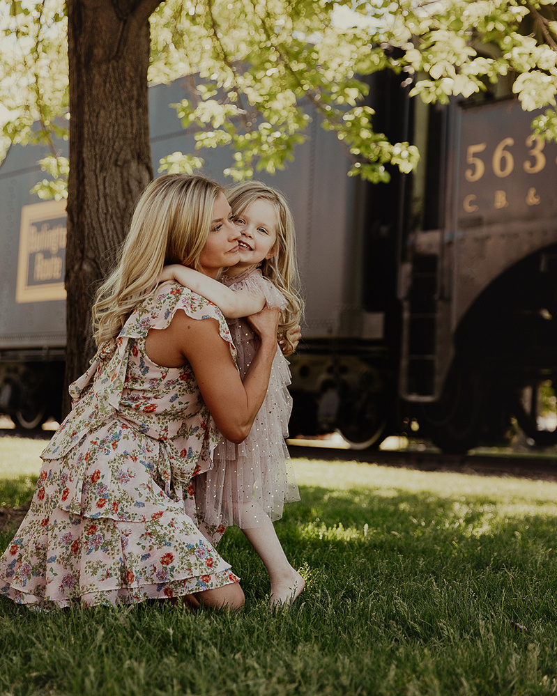 family photos Douglas wyoming, Douglas wyoming portrait photographer, family portraits Douglas wyoming, family portraits casper wyoming, mommy and me photos Douglas wyoming, Douglas train car museum, portrait photography Douglas wyoming