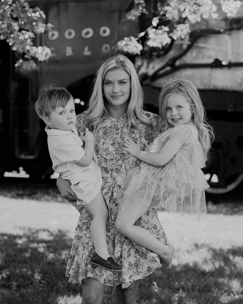family photos Douglas wyoming, Douglas wyoming portrait photographer, family portraits Douglas wyoming, family portraits casper wyoming, mommy and me photos Douglas wyoming, Douglas train car museum, portrait photography Douglas wyoming