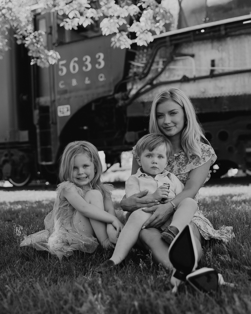 xfamily photos Douglas wyoming, Douglas wyoming portrait photographer, family portraits Douglas wyoming, family portraits casper wyoming, mommy and me photos Douglas wyoming, Douglas train car museum, portrait photography Douglas wyoming