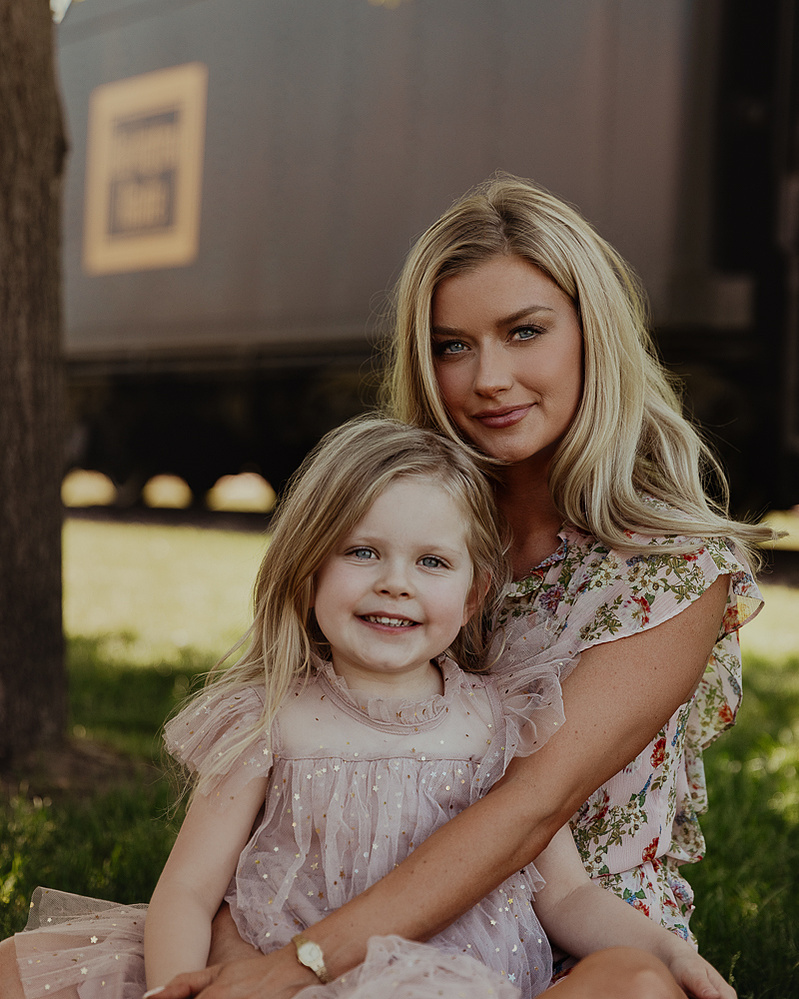family photos Douglas wyoming, Douglas wyoming portrait photographer, family portraits Douglas wyoming, family portraits casper wyoming, mommy and me photos Douglas wyoming, Douglas train car museum, portrait photography Douglas wyoming