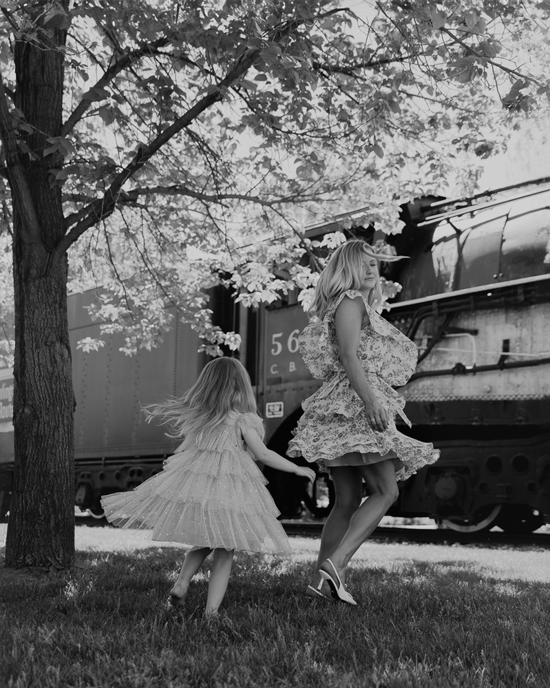 family photos Douglas wyoming, Douglas wyoming portrait photographer, family portraits Douglas wyoming, family portraits casper wyoming, mommy and me photos Douglas wyoming, Douglas train car museum, portrait photography Douglas wyoming