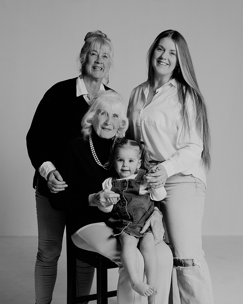 family photos Casper Wyoming, Casper Wyoming portrait photography, portrait studio Casper Wyoming, Douglas wyoming portraits, Glenrock wyoming family portraits, Dubois wyoming family portraits, Jackson wyoming family portraits, Cari Faye Antonovich,