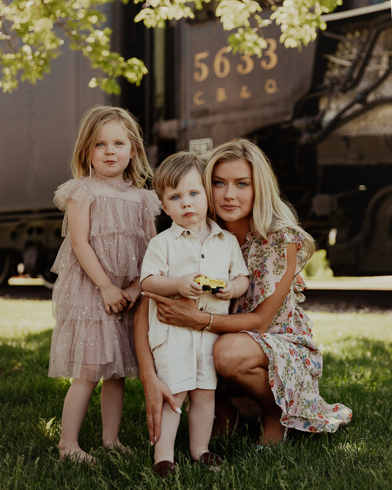 family photos Douglas wyoming, Douglas wyoming portrait photographer, family portraits Douglas wyoming, family portraits casper wyoming, mommy and me photos Douglas wyoming, Douglas train car museum, portrait photography Douglas wyoming