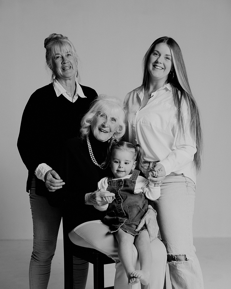 family photos Casper Wyoming, Casper Wyoming portrait photography, portrait studio Casper Wyoming, Douglas wyoming portraits, Glenrock wyoming family portraits, Dubois wyoming family portraits, Jackson wyoming family portraits, Cari Faye Antonovich,