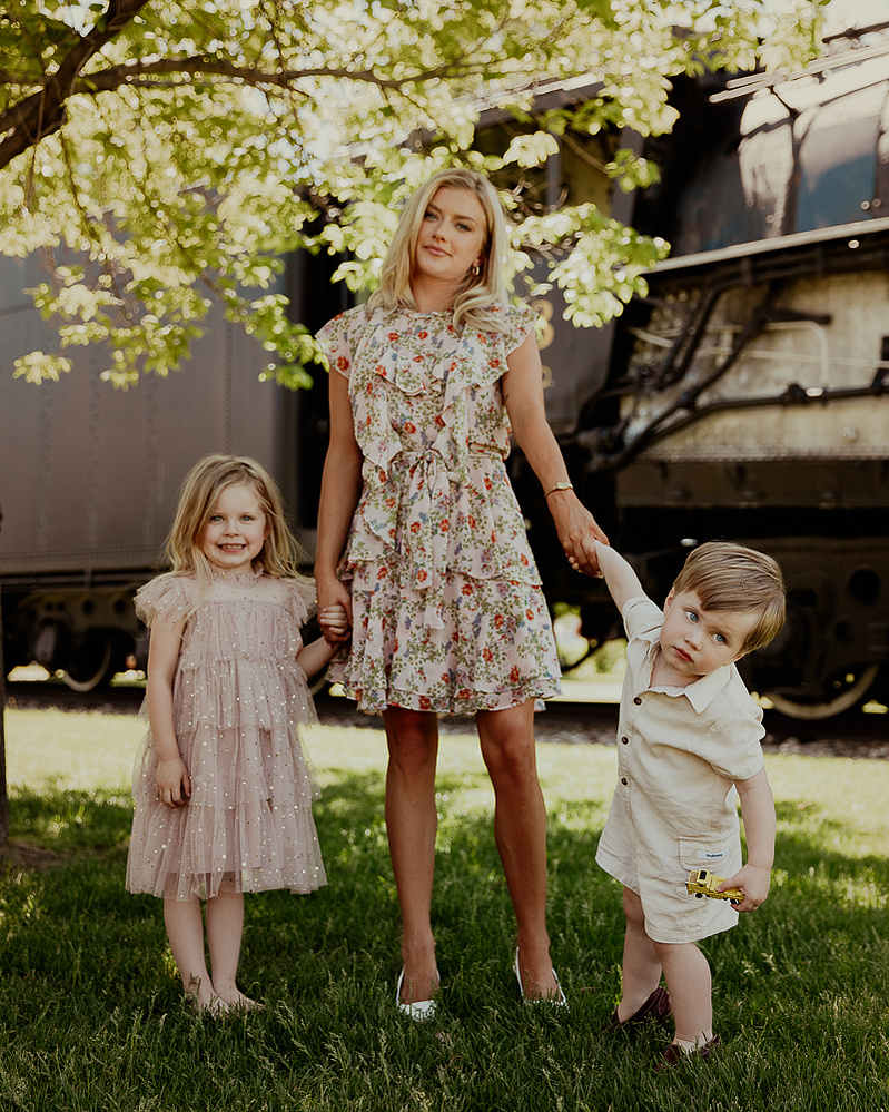 family photos Douglas wyoming, Douglas wyoming portrait photographer, family portraits Douglas wyoming, family portraits casper wyoming, mommy and me photos Douglas wyoming, Douglas train car museum, portrait photography Douglas wyoming