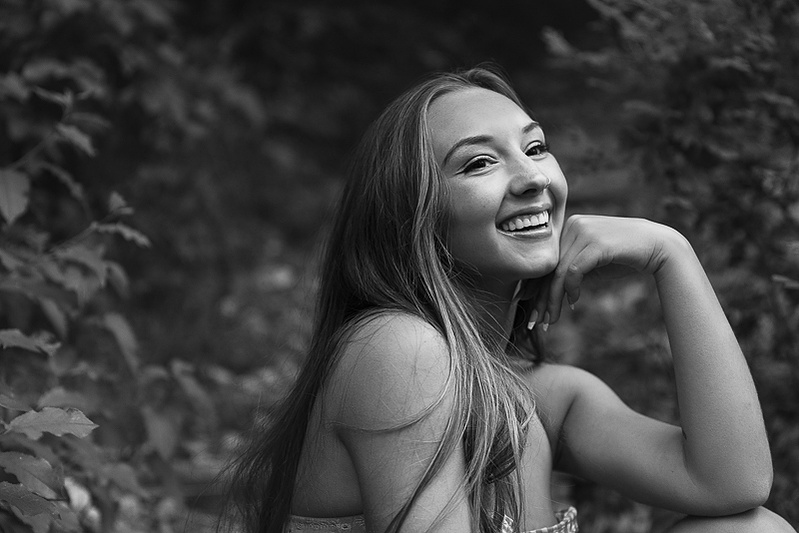 Karli woodruff Natrona County high school senior portrait photography session photographed by Cari Faye photography of Casper Wyoming natural bridge photography