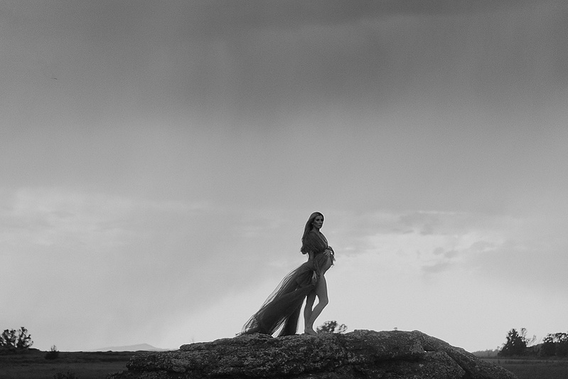 photograph of emmy Voigt of Casper Wyoming maternity portrait photographed by Cari Faye Antonovich of Cari Faye photography and the white room muddy mountain photoshoot sunset
