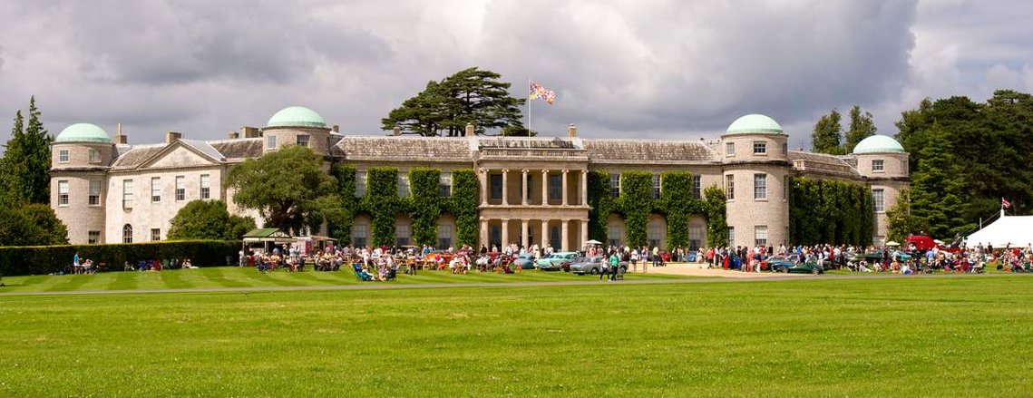 Goodwood GRRC members enjoying a picnic day in front of the famous Goodwood House