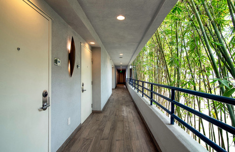 ocean_view_hotel_hallway