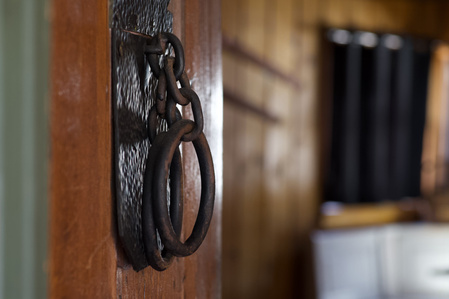 www.arrivedmedia.com, @arrivedmedia, cozy , Coco Cabina Cabin, Big Bear Lake, CA, Welcome, Front Door Knocker, woods, real estate photography, commercial photography, detail photo