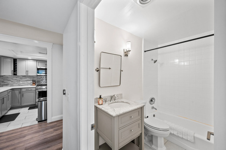 www.arrivedmedia.com, @arrivedmedia, 16040 W. Sunset Blvd., Pacific Palisades, CA 90272, bathroom, condo, condominium, Los Angeles, California, real estate photography, residential photography, photo, white